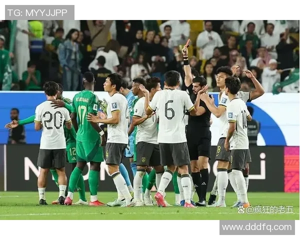 那些在绿茵场上低调奉献却鲜少出现在镜头前的足球明星们